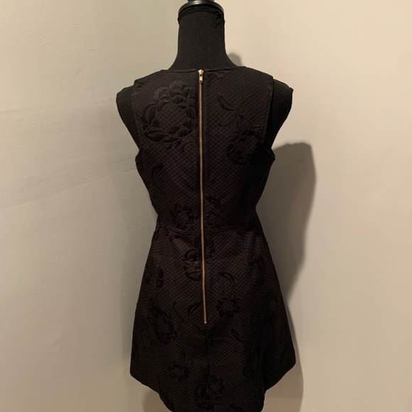 French Connection Supernova Star Jacquard Black Dress Size 4 NWT - Picture 3 of 6